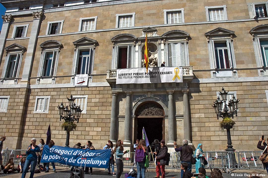 Retirada lazo Generalitat Foto Eloy de Mateo
